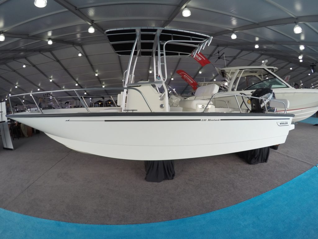 BOSTON WHALER MONTAUK 210