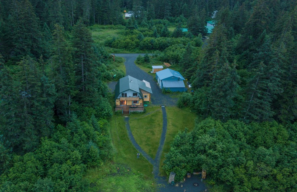 Beautiful cottage on Bear Lake near Seward, Alaska