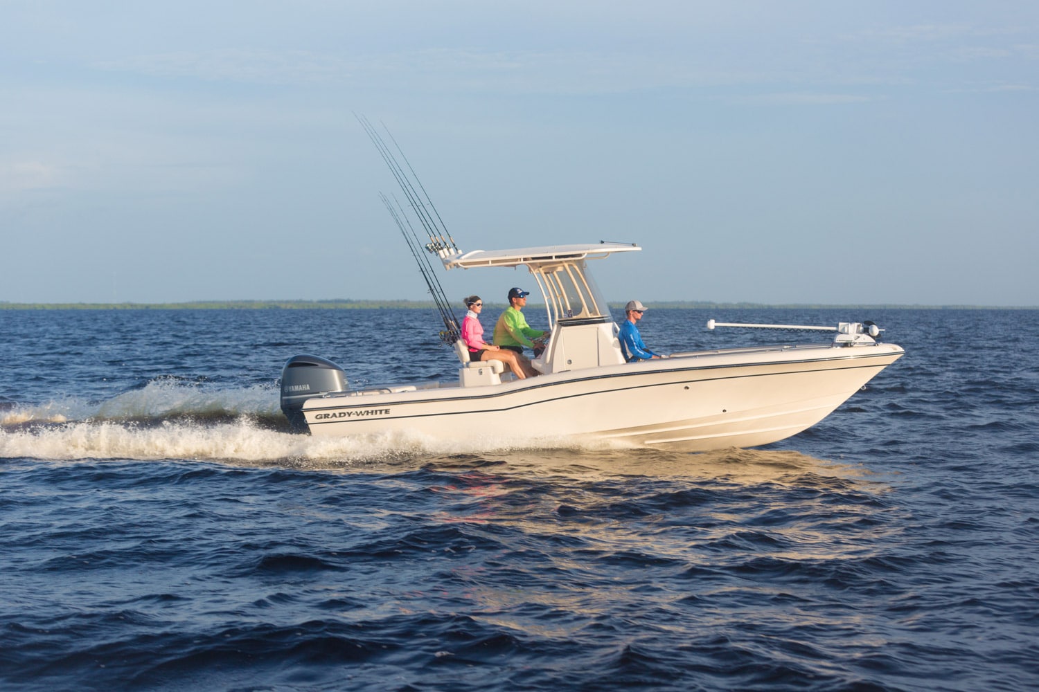 Best Hybrid Bay Boats for Inshore and Offshore Fishing