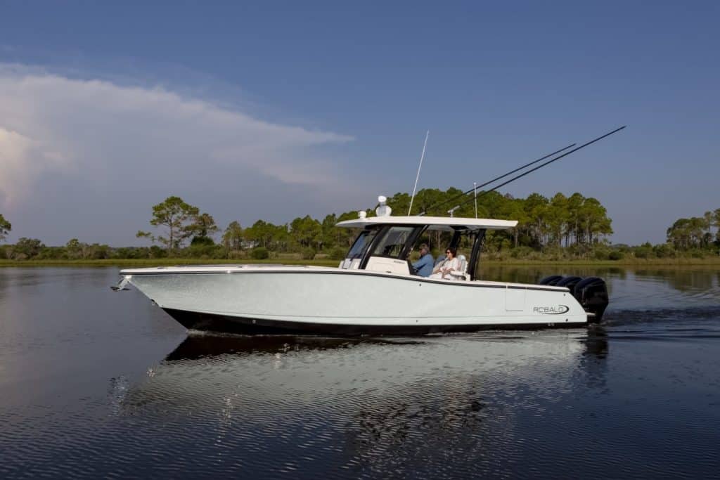Robalo R360 out on a leisurely cruise