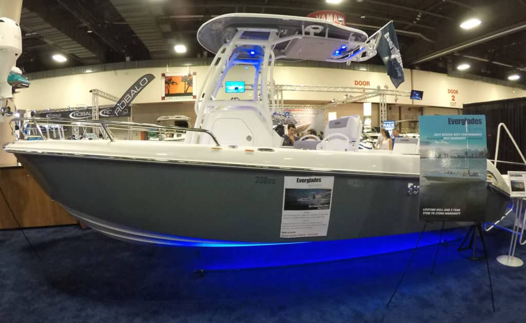 Mid-sized center consoles at the 2016 Fort Lauderdale Boat Show