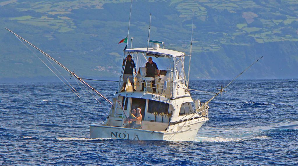 Nola works on a 700 between Condor Bank and Faial Island.