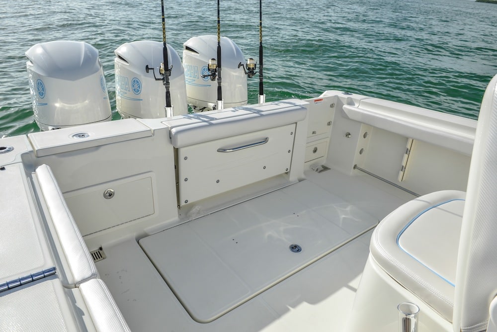 Hydra-Sports 3400 CC sport fishing boat