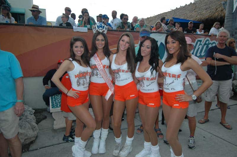 28hooters.jpg