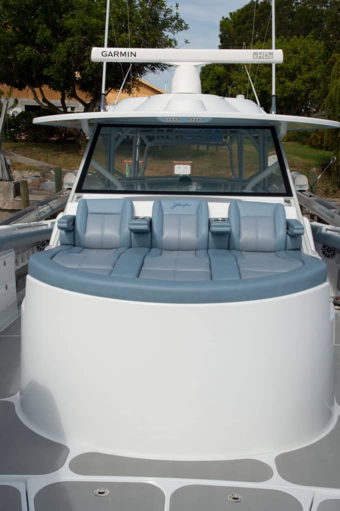 Yellowfin 54 Offshore forward console seating