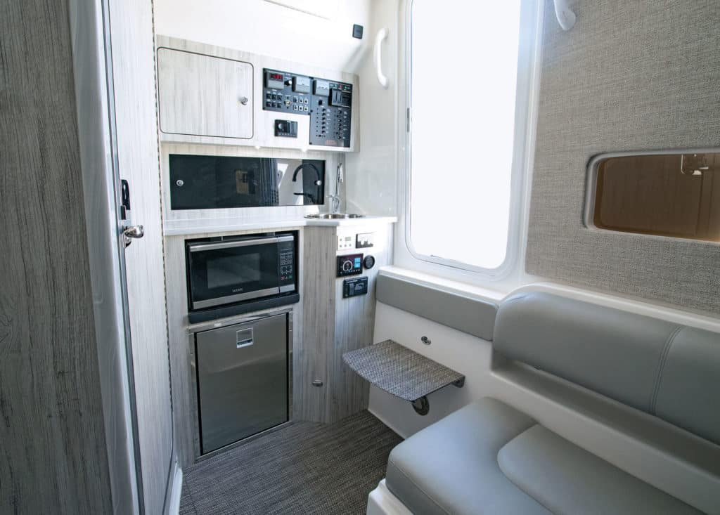 Regulator 37 cabin with nice accommodations