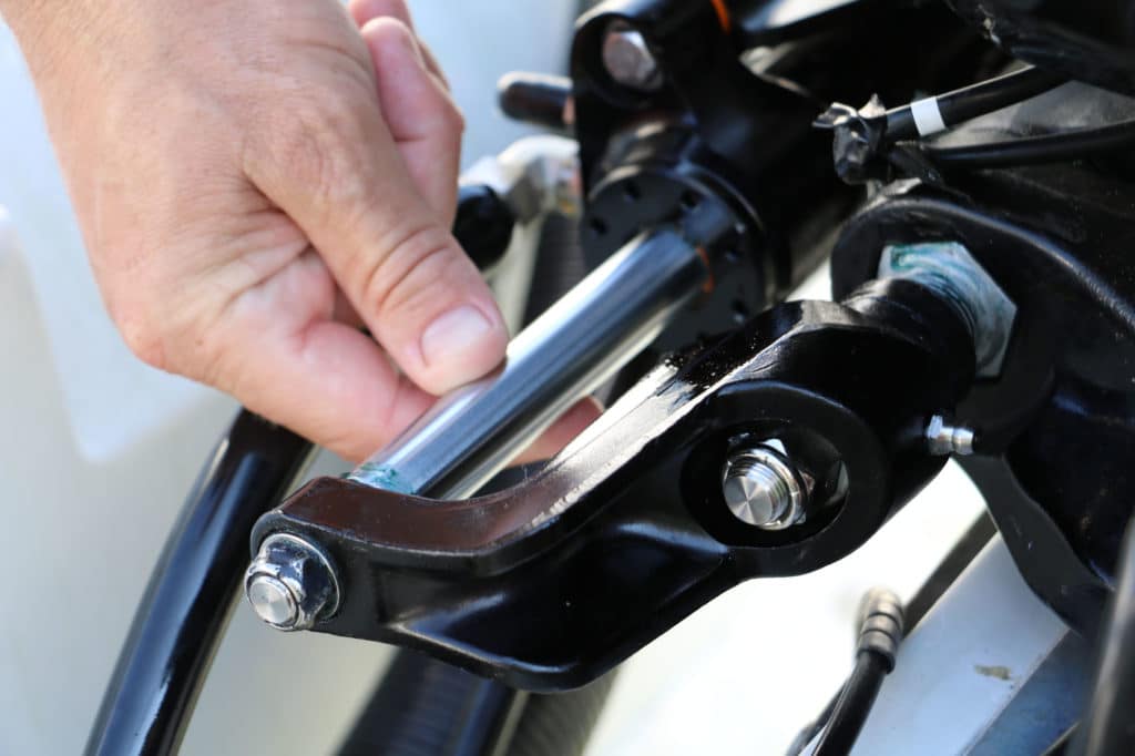 Examining the cylinder shaft