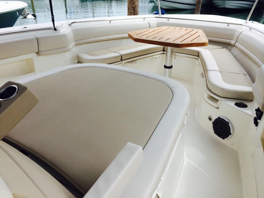 Boston Whaler 380 Outrage bow seating