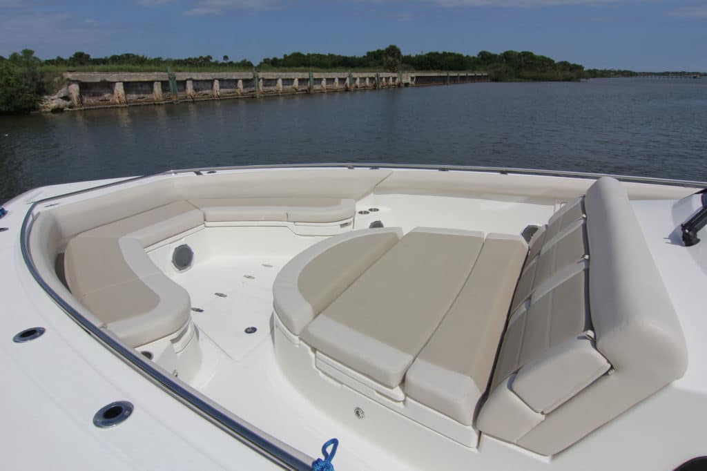 Boston Whaler 420 Outrage bow seating