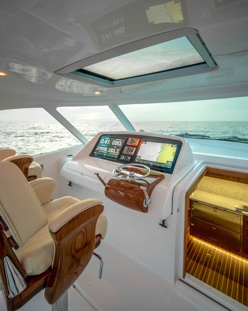 Mag Bay 42 helm