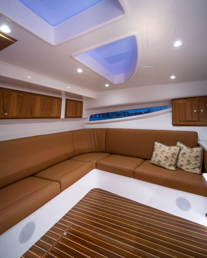 Mag Bay Yachts 42 salon