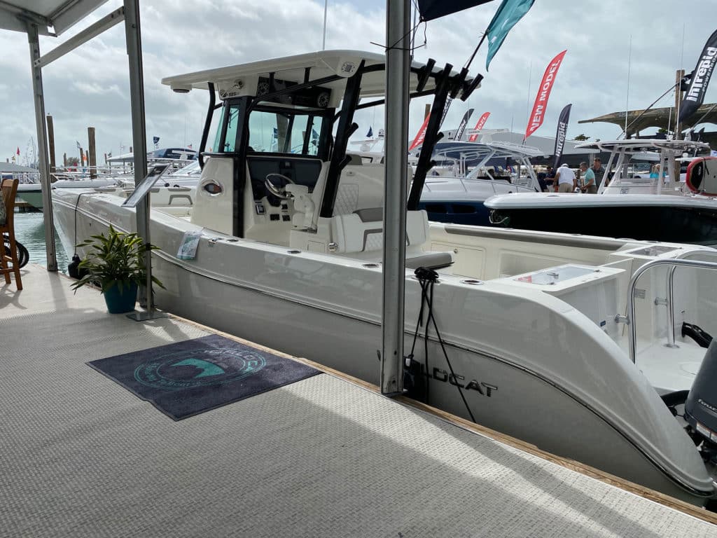 World Cat 325CC at the dock