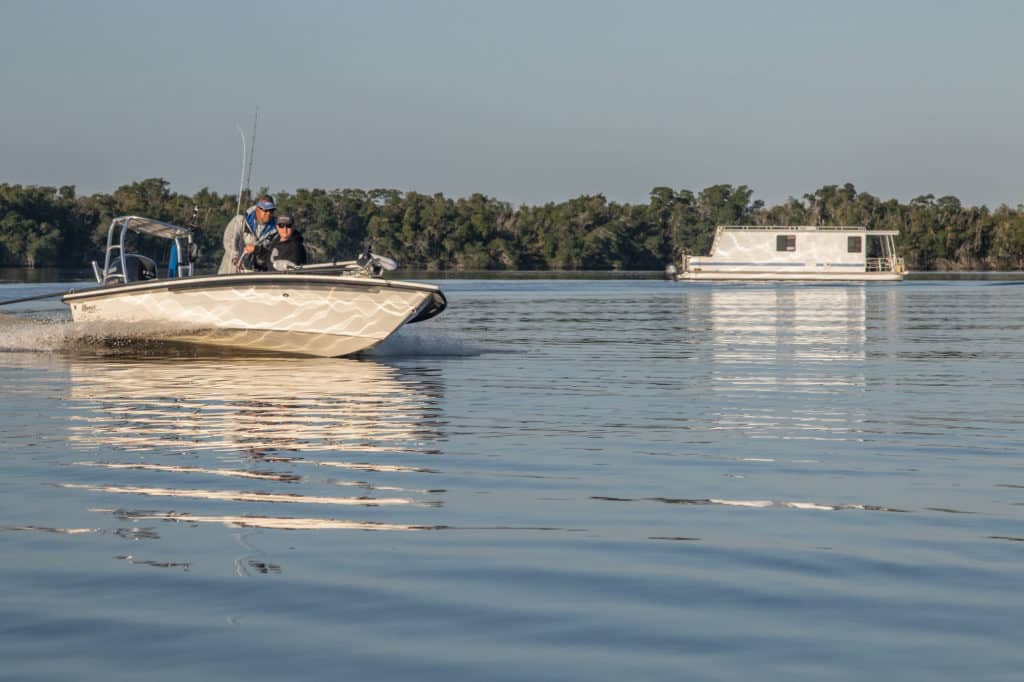 Running skiff from houseboat