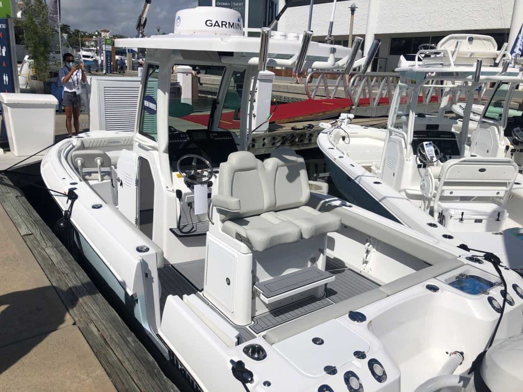 Everglades 235cc at the FLIBS dock