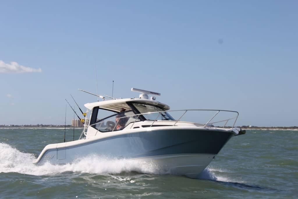 Boston Whaler 325 Conquest windshield