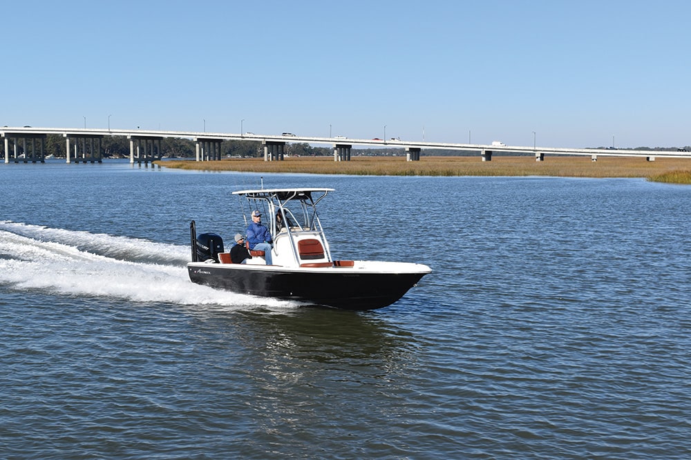 Avenger 24 saltwater fishing bay boat