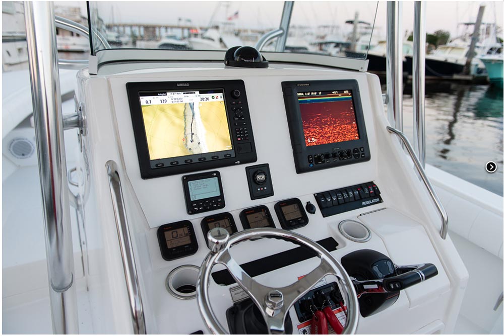 32 Regulator center console fishing boat helm marine electronics