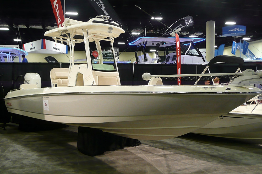 Boston Whaler 240 Dauntless Pro saltwater fishing boats new 2017-2018