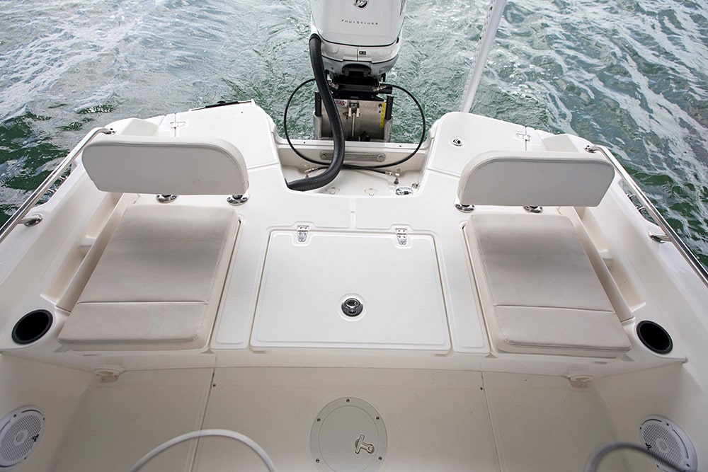 stern on Boston Whaler 240 Dauntless Pro