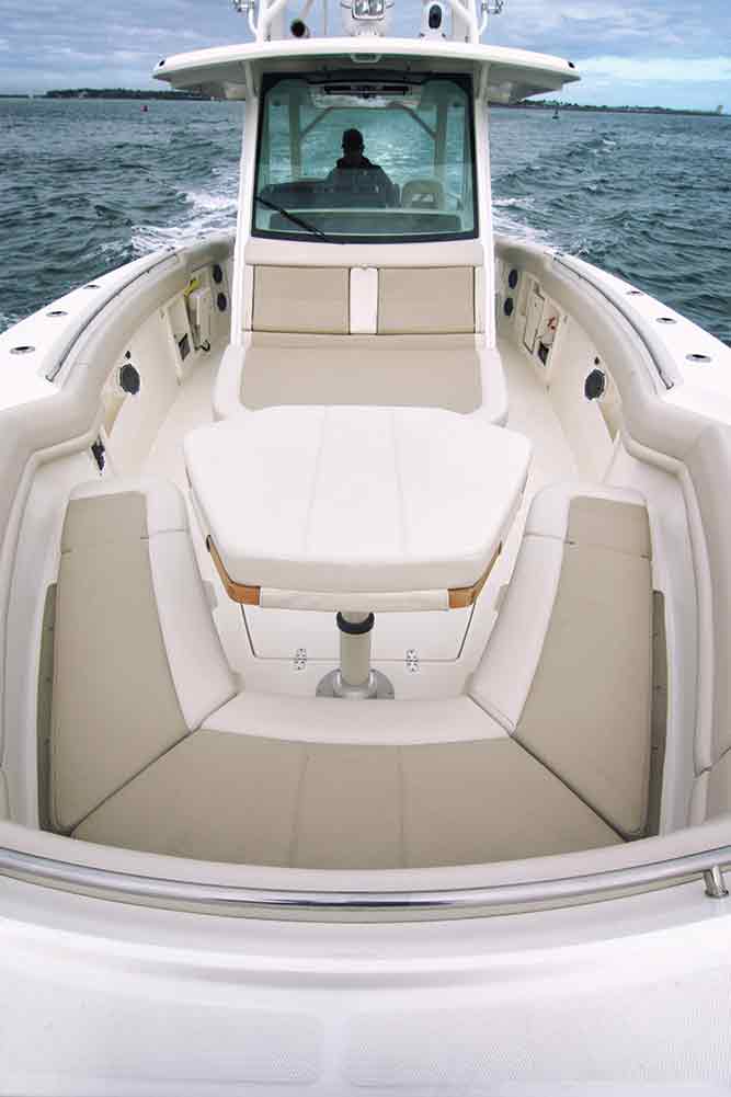 Boston Whaler 380 Outrage bow seating