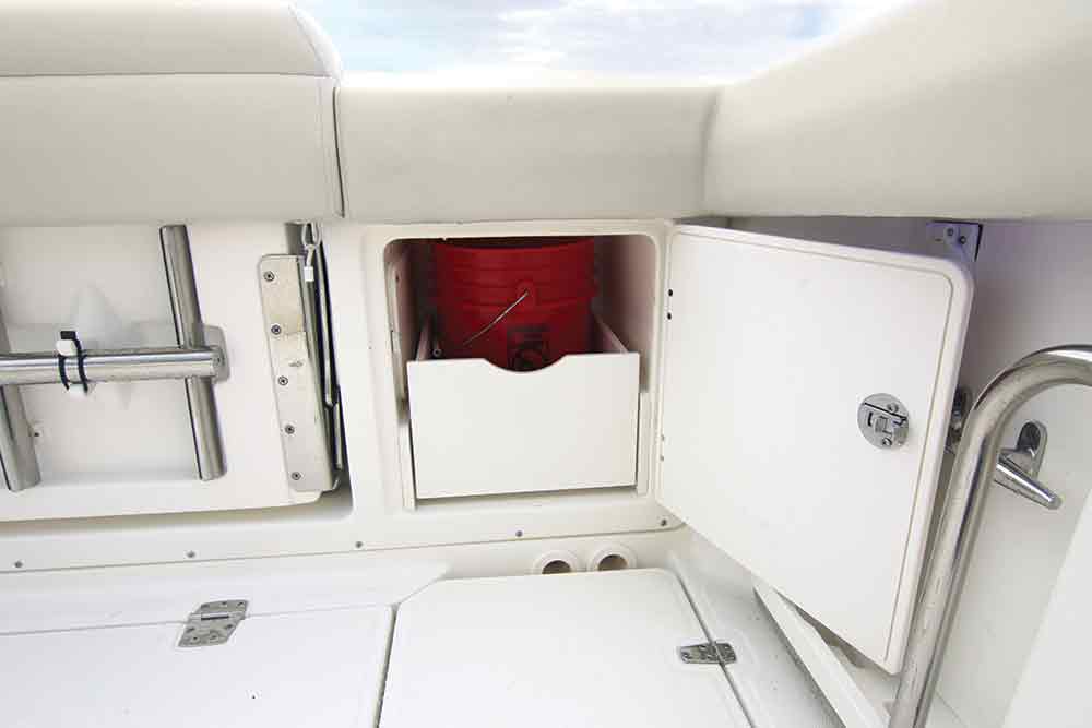 Boston Whaler 380 Outrage compartment and storage