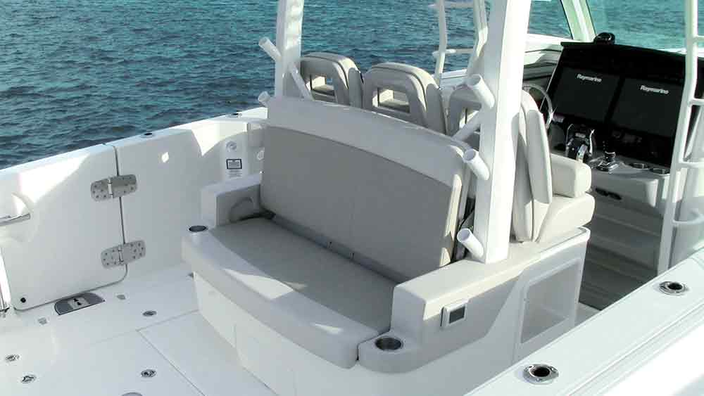 Boston Whaler 380 Outrage stern seating