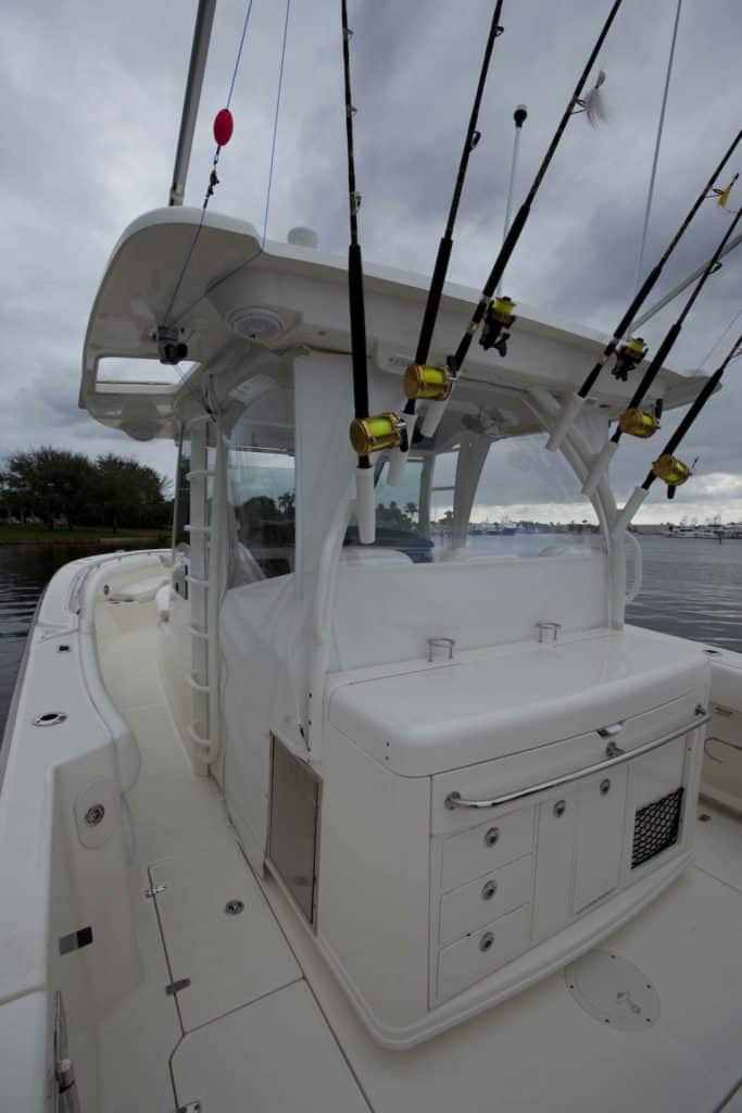 Boston Whaler 370 Outrage sportfishing boat