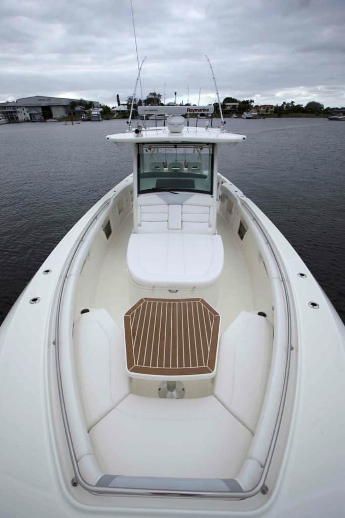 Boston Whaler 370 Outrage sportfishing boat