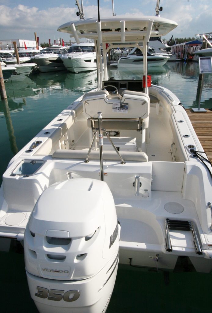 Boston Whaler 230 Outrage