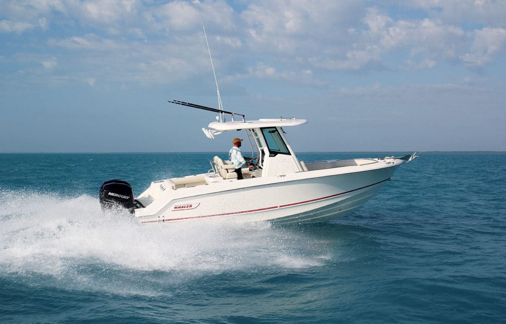 Boston Whaler 250 Outrage Running