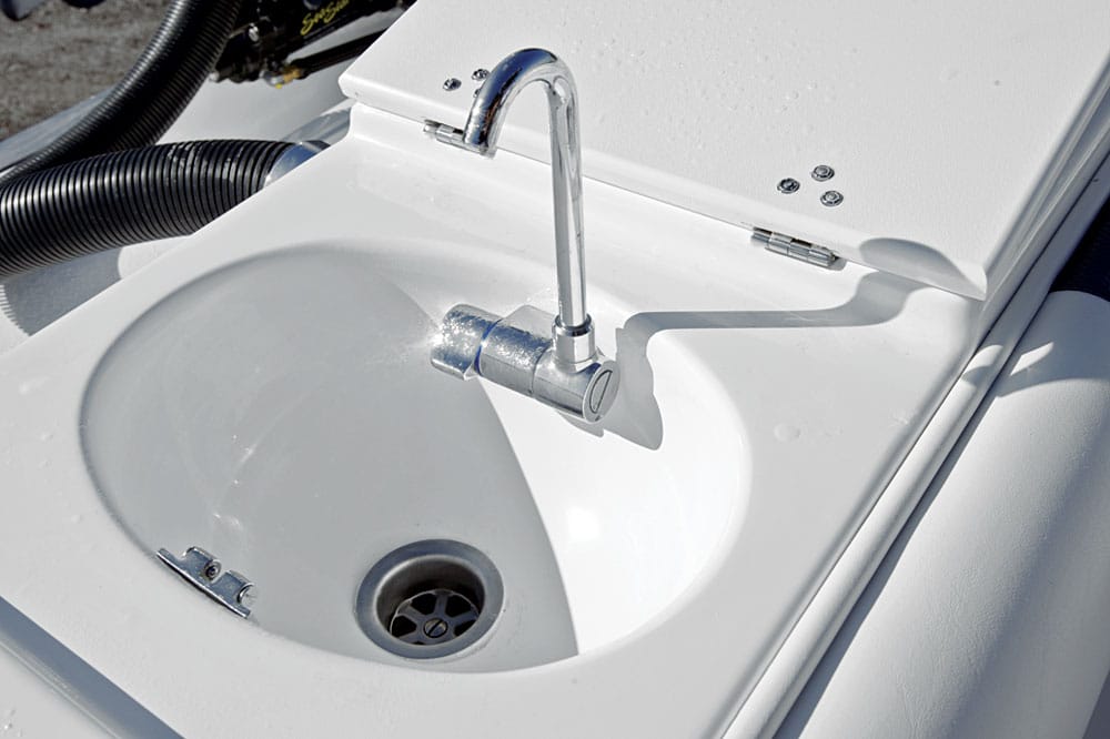 Carolina Skiff's 23 Ultra Elite SS bay fishing boat sink