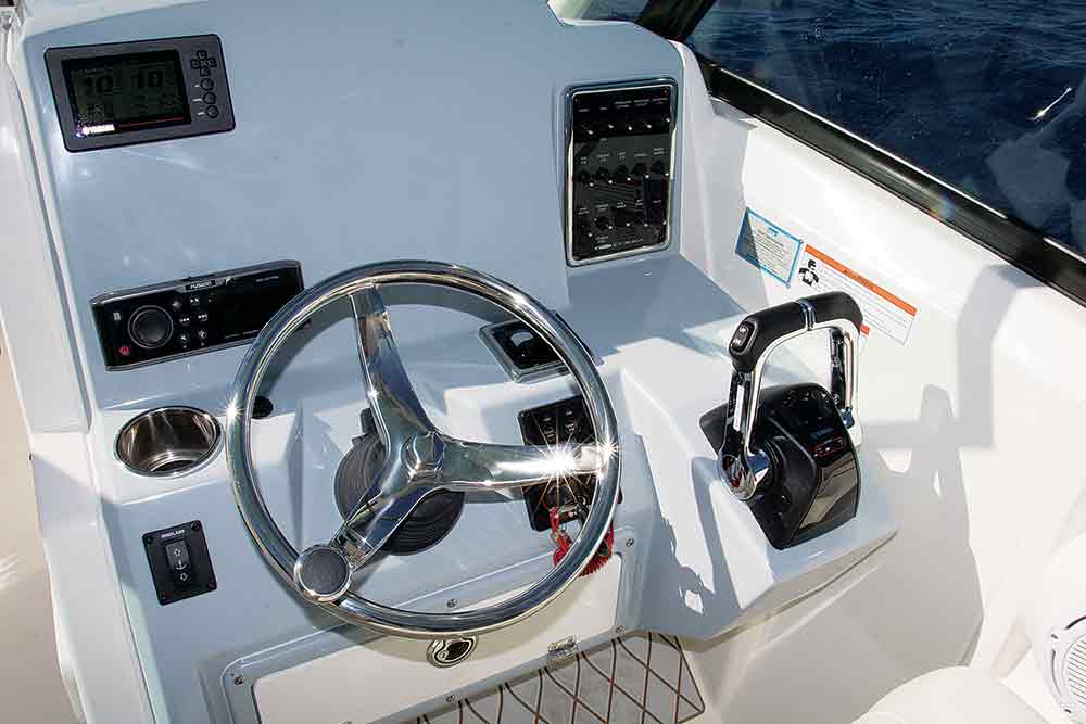 Cobia 280 Dual Console helm