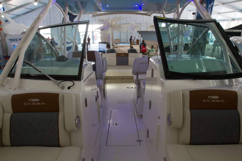 Cobia 280 Dual Console