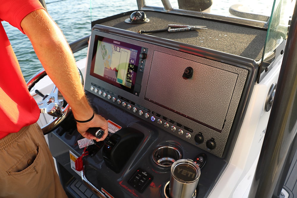 Crevalle 26 Open center console saltwater fishing boat helm