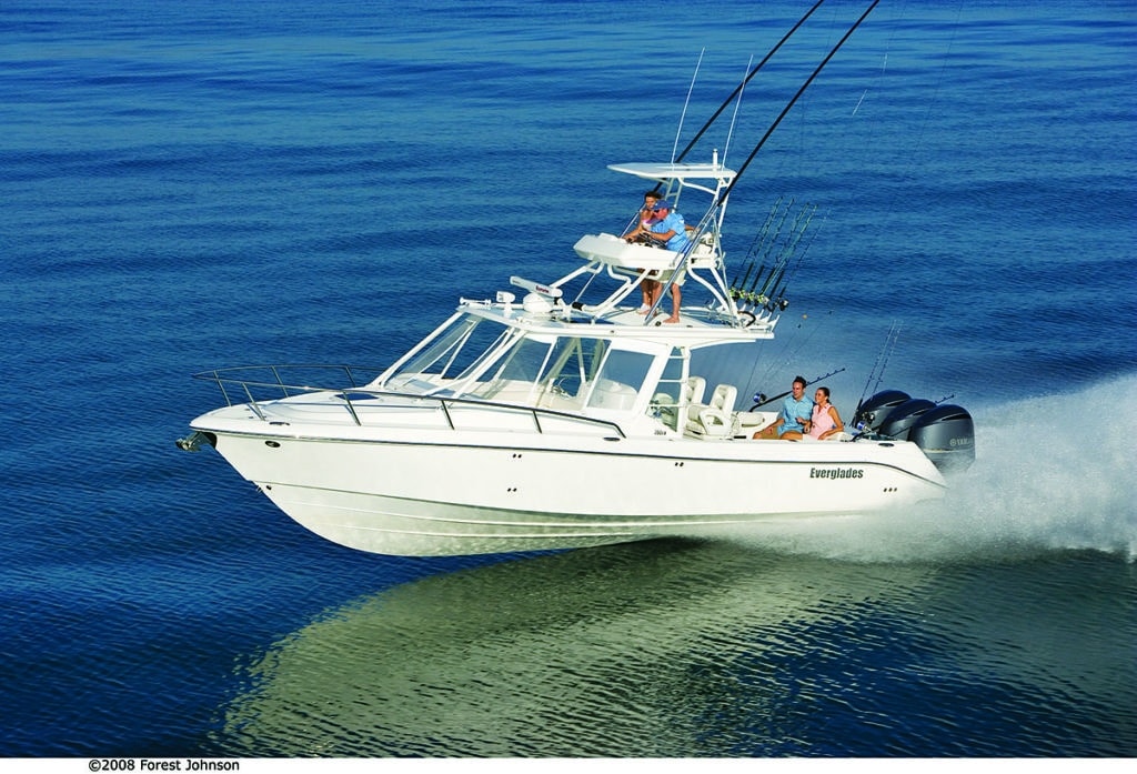 Everglades 350 LX fishing boat with second station running