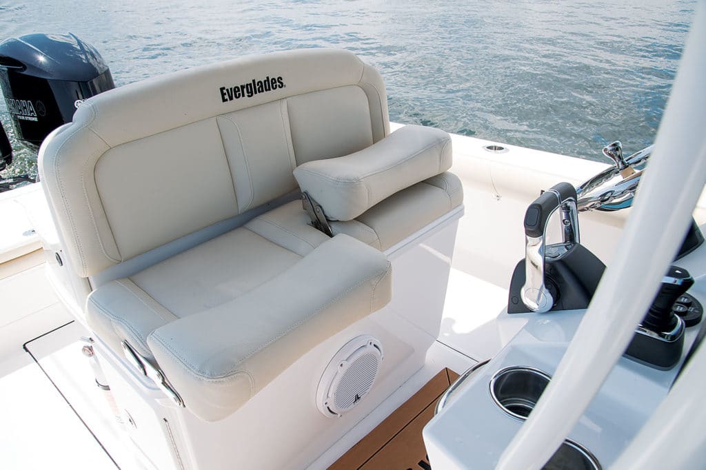 Everglades 273cc Center Console Helm