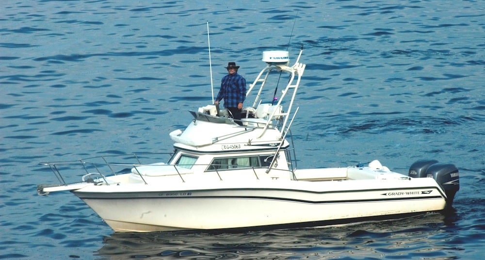 Grady-White Atlantic 26 Flybridge offshore fishing boat