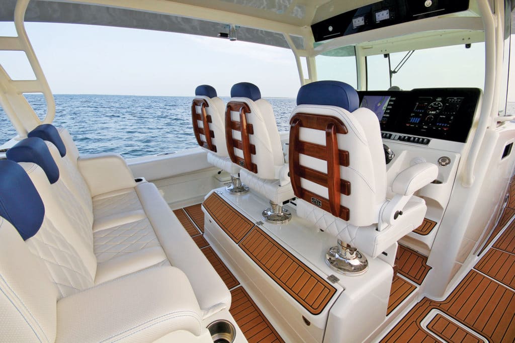 HydraSports Custom 5300 Sueños center console sportfishing boat helm seats