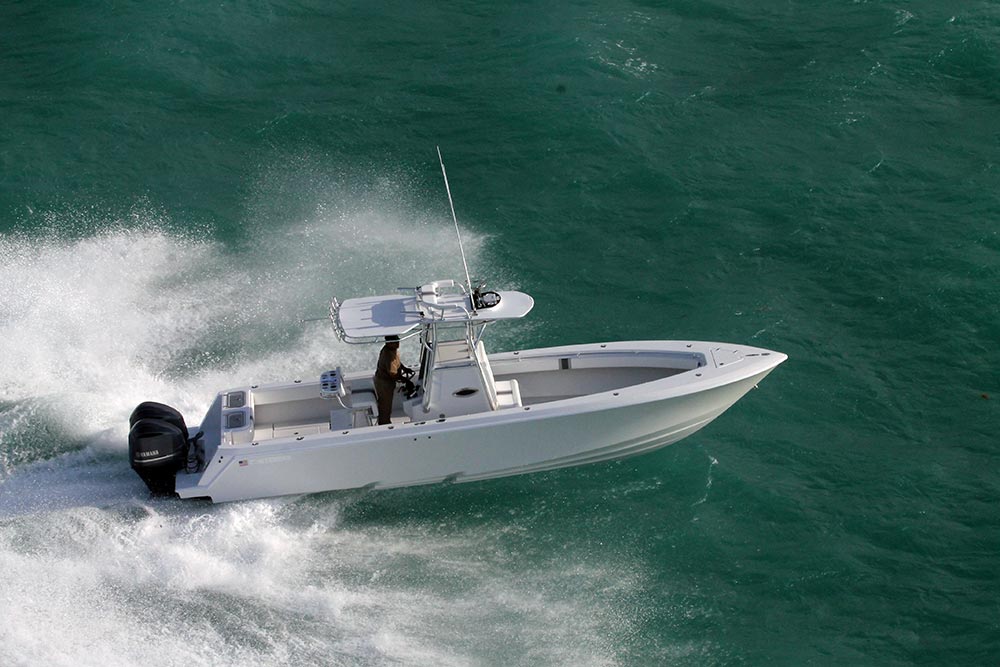 Contender 32 ST sportfishing boat