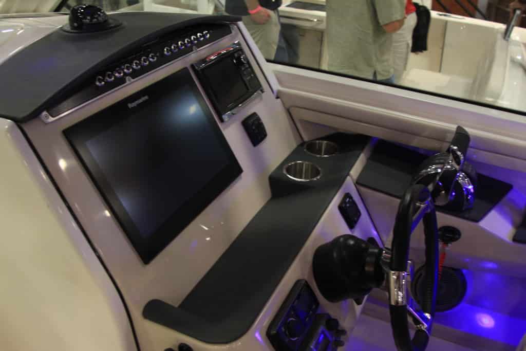 Boston Whaler 320 Vantage - 2