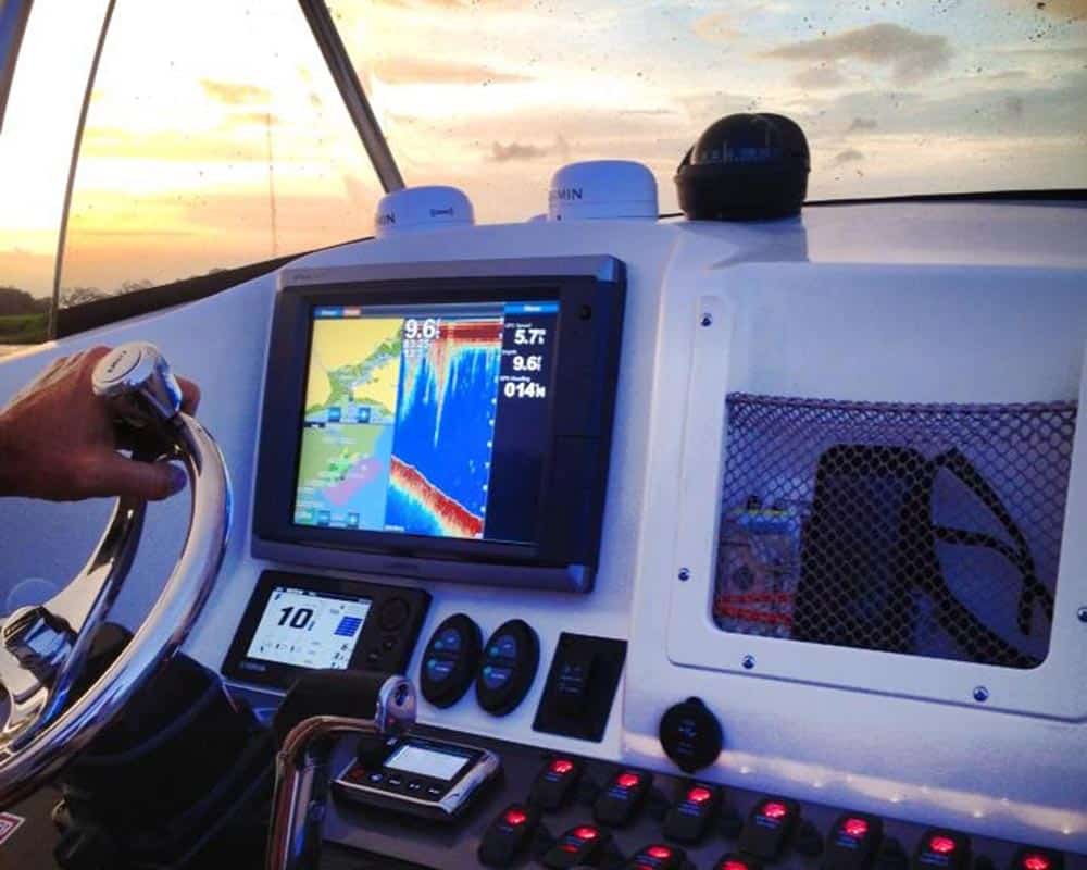 Scout 251 XS fishing boat helm marine electronics