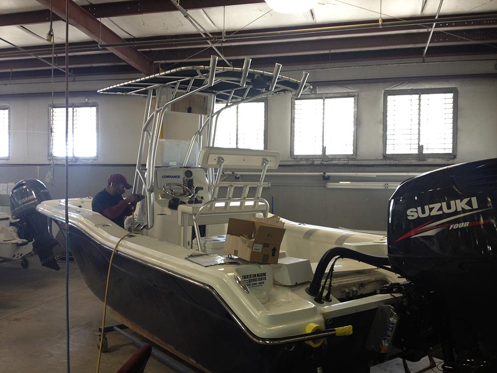 Sea Born NX23 saltwater center console fishing boat