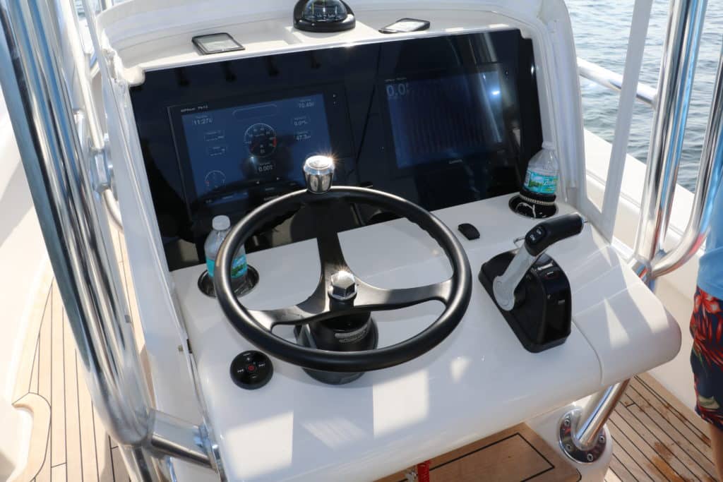 Jupiter 25 Bay boat fishing