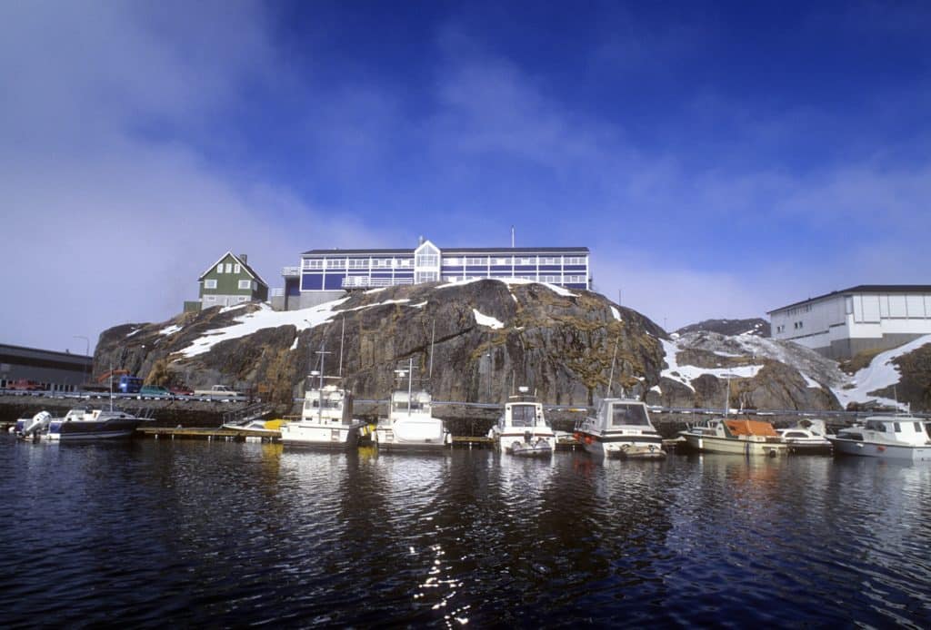 Maniitsoq hotel atop rocky headland