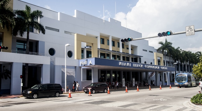 miami-boat-show-2013-22.jpg