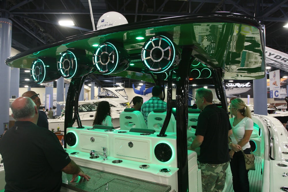 miami-boat-show-offshore-center-consoles15.jpg