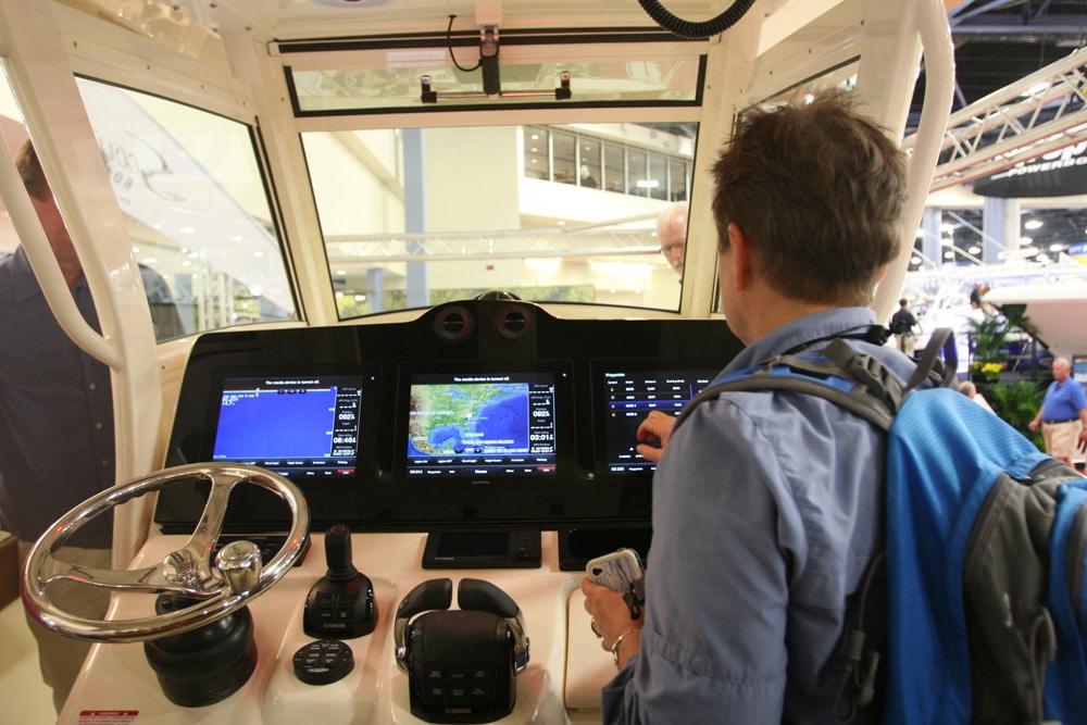 miami-boat-show-offshore-center-consoles35.jpg
