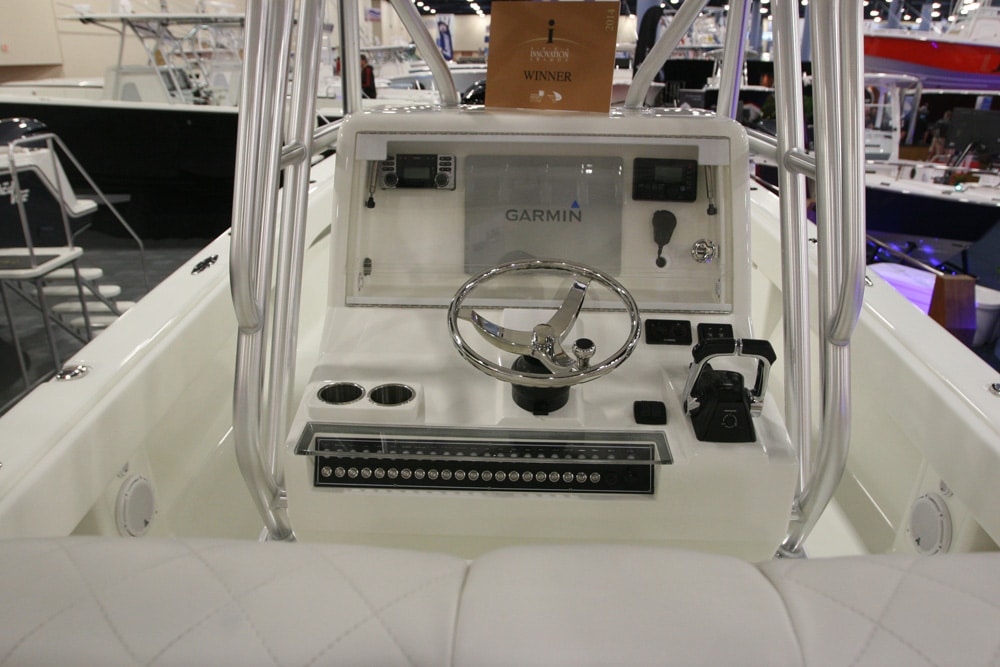 miami-boat-show-offshore-center-consoles40.jpg