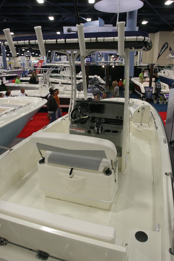 miami-boat-show-offshore-center-consoles48.jpg