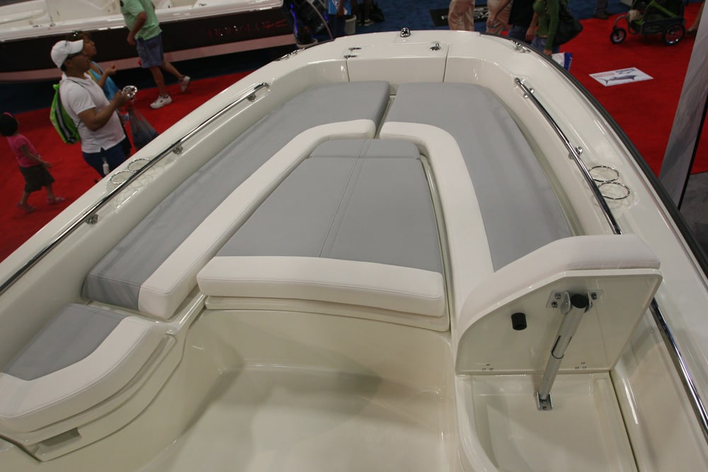 miami-boat-show-offshore-center-consoles51.jpg